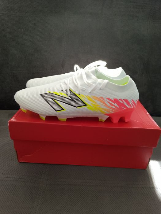 Vând ghete de fotbal new balance noi,mărimea 42