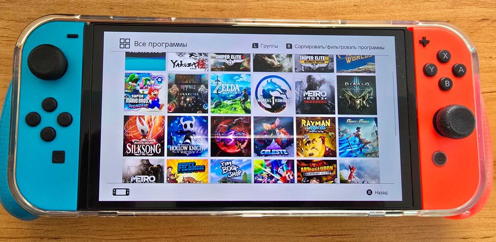 Nintendo Switch OLED 64 gb + 256 gb microSD + grip case + всички игри.