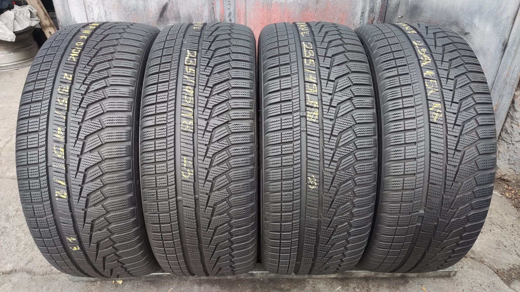 4бр. зимни гуми 235/45/18 Hankook Winter I*Cept Evo 2 
dot23
8.88мм
Мн