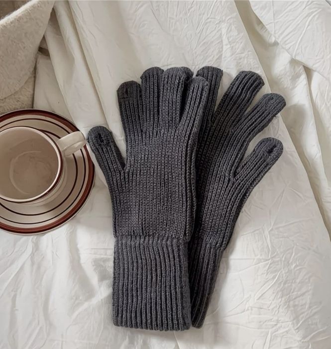 Женские перчатки разные