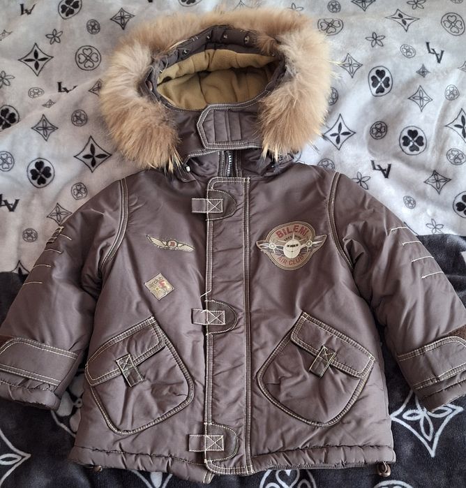 Продам курточку зимнюю на мальчика.