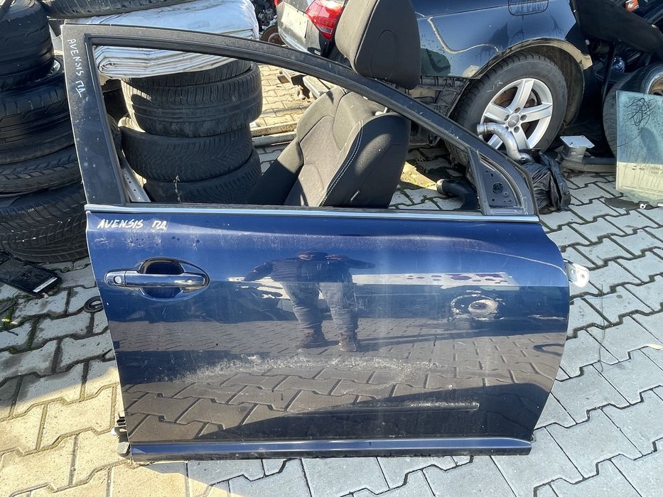 Toyota Avensis T25/предна дясна врата/