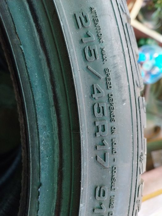 Продавам зимни гуми 215/45/17 Goodyear