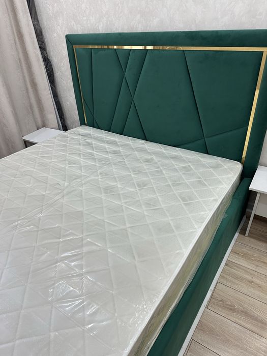 Продаю спальнию кровать