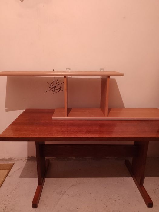 Настенная полка в отличном состоянии