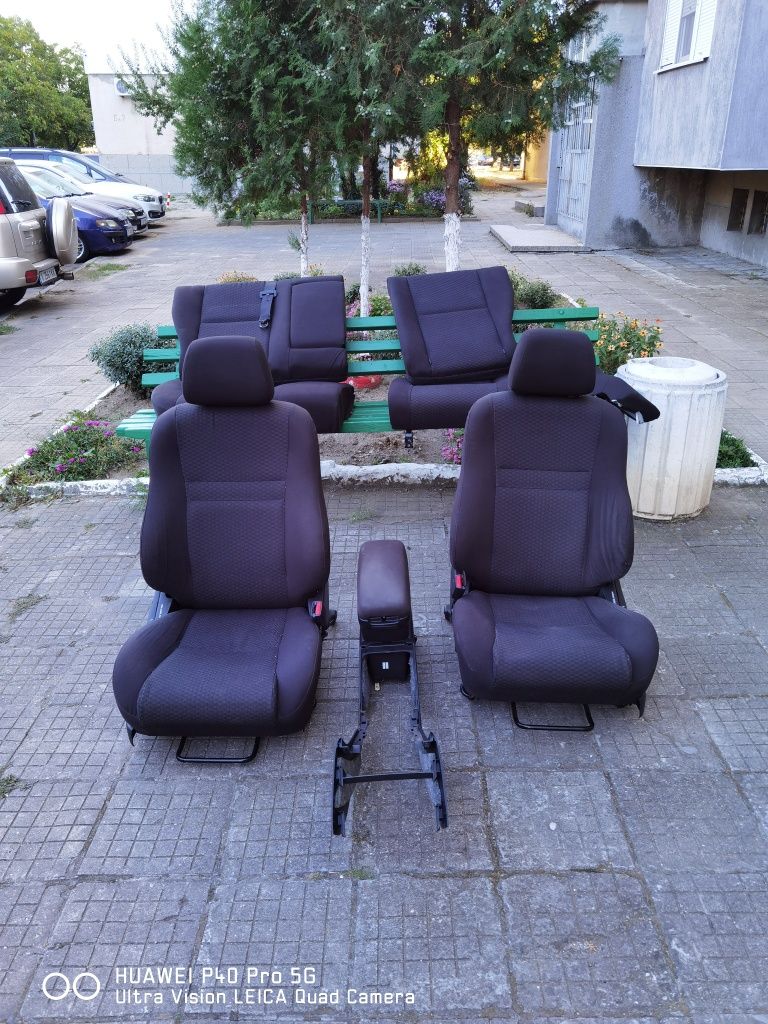 Салон от Toyota Avensis