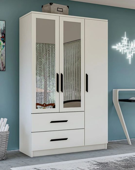 Гардероб с огледало