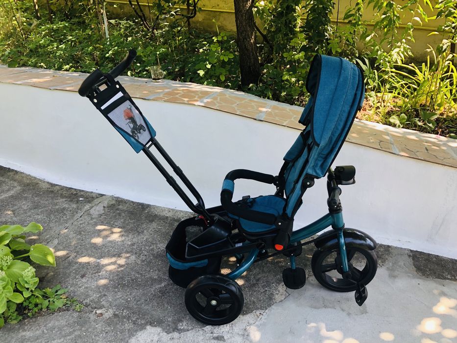 Tricicleta cu pozitie de somn si far cu melodii si jocuri de lumini