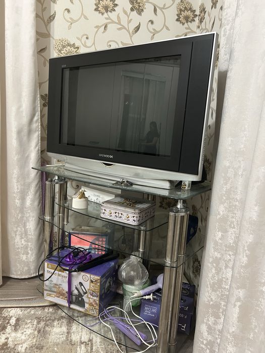 Телевизор с подставкой