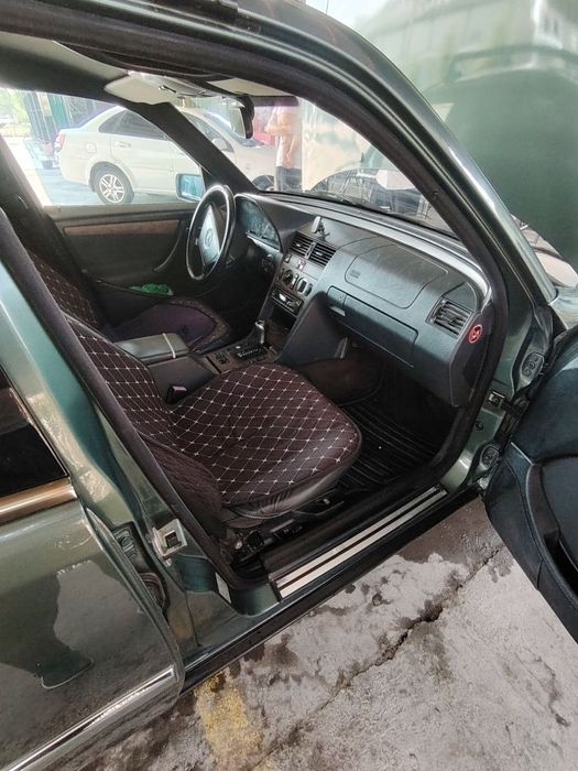 Мерседес. w 202  сотилади