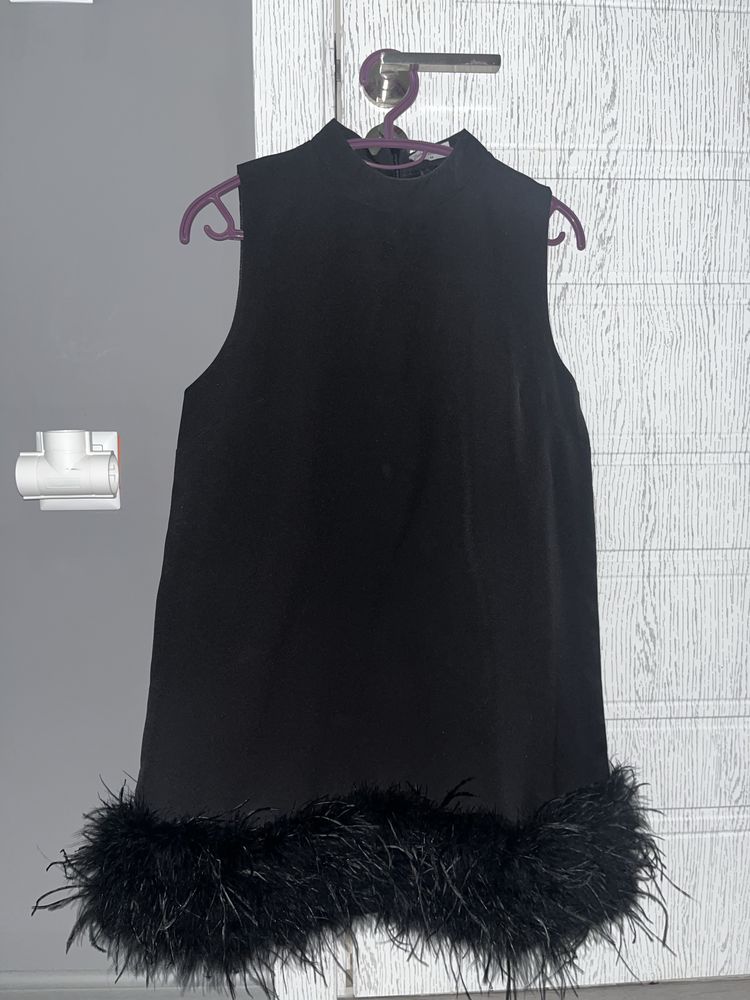 Черна рокля с пера от Litlle Black Dress Размер М