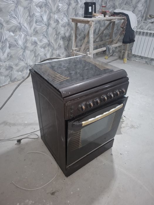 Продается газовая плита, бу, в нормальном состоянии, требуется мойка.