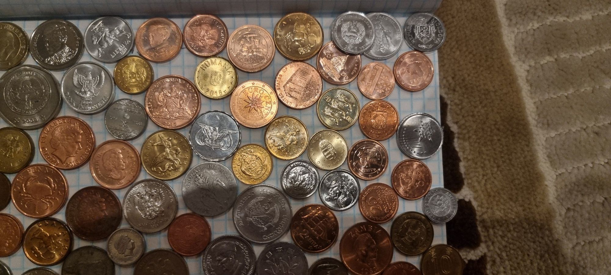Продажа монет из разных стран мира.