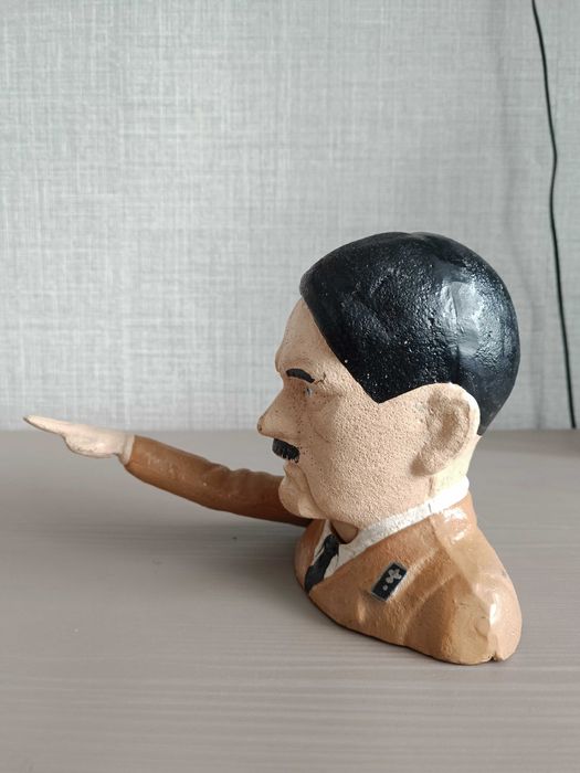 Чугунена лешникотрошачка - А. Хитлер