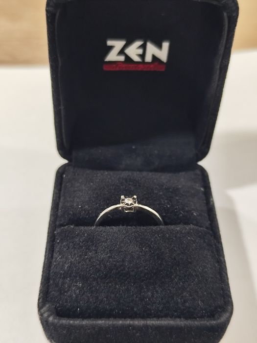 Пръстен бяло злато с Диамант