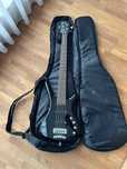 Warwick RB Corvette 5 string bass с включени калъф и каишка