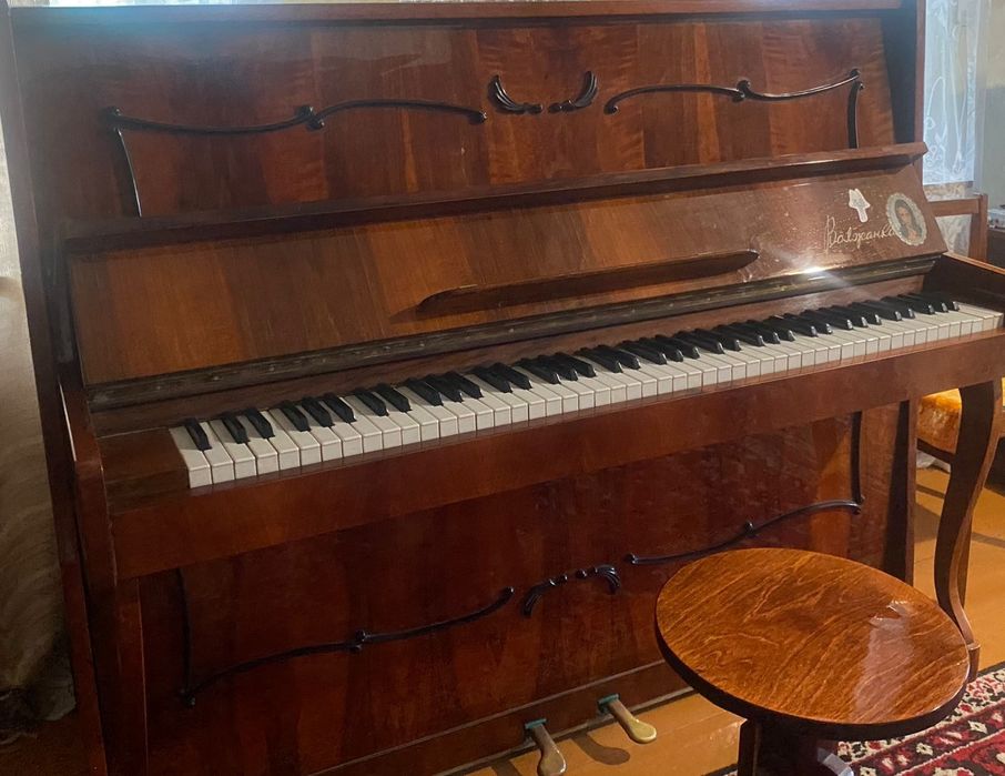 Продам пианино волжанку.