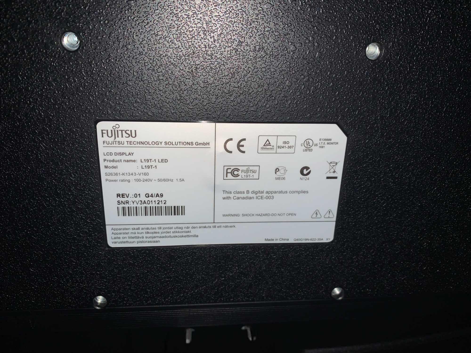 Monitor LCD Fujitsu, 19 inch