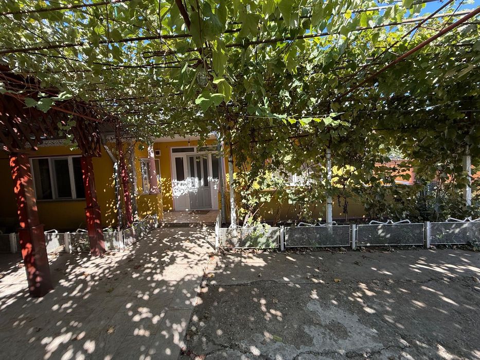 Casa spațioasă cu teren generos