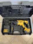 Продавам акумулаторен перфоратор Dewalt DCH263