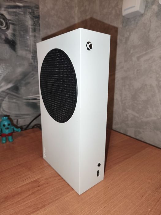 Продам Xbox Series S 512GB,два геймпада