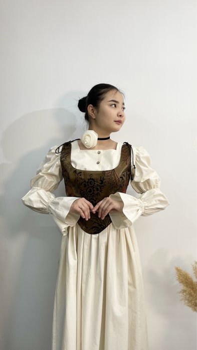 Корсет, көйлек сатылады