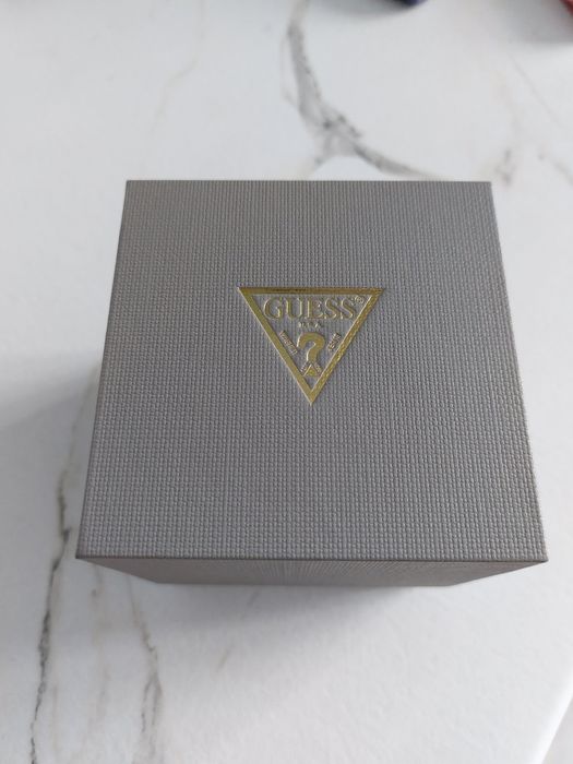 Часовник Guess ( унисекс)