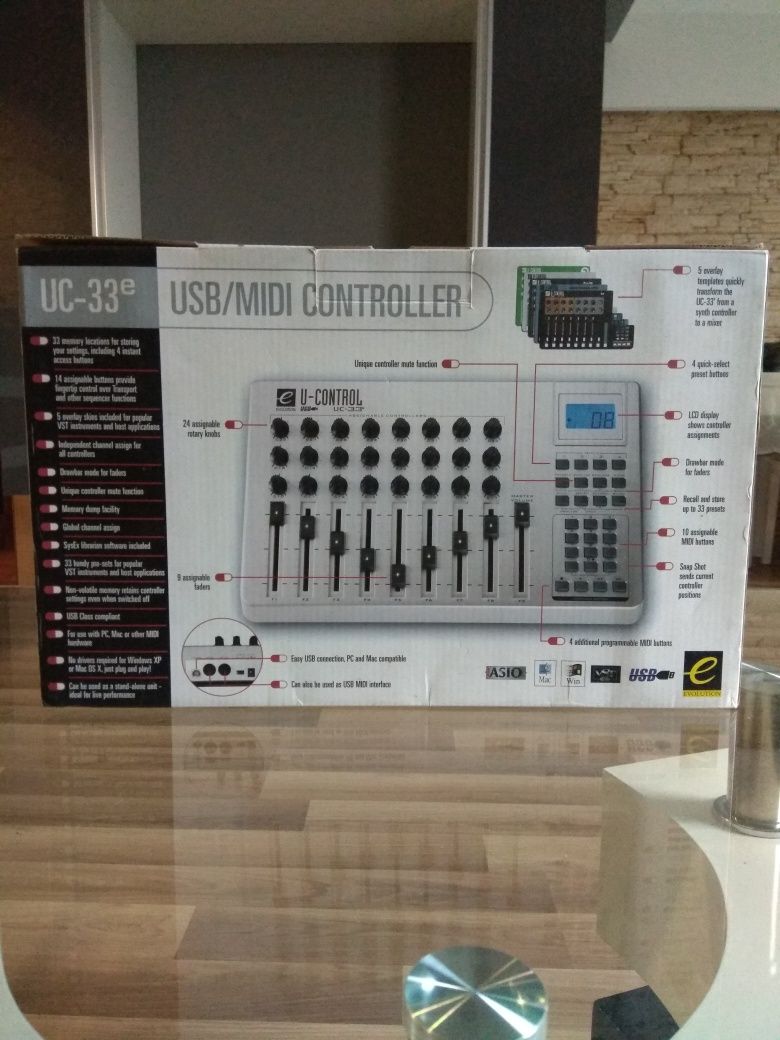 Продавам UC-33 Midi Controller