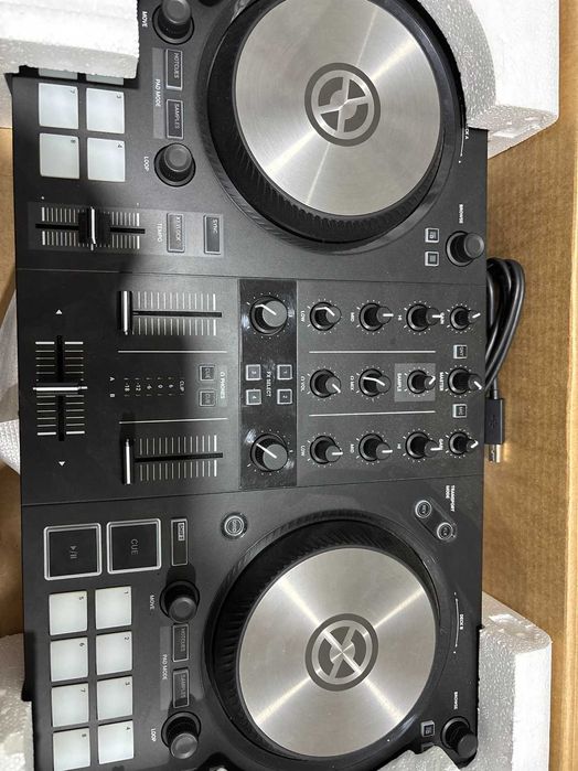 Native Instruments Traktor Kontrol S2 MK3 – ca nou, folosita putin