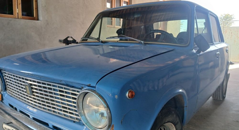 Жигули автомашинаси сотилади. 1982-йил ишлаб чиқарилган ҳолати аъло да