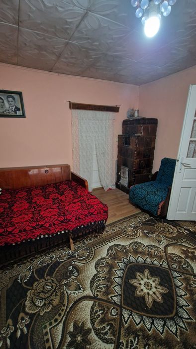 Dau în chirie casa în Valea Larga, 1000 m.p curte si gradina