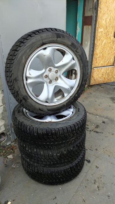 Продам шины с дисками на субару