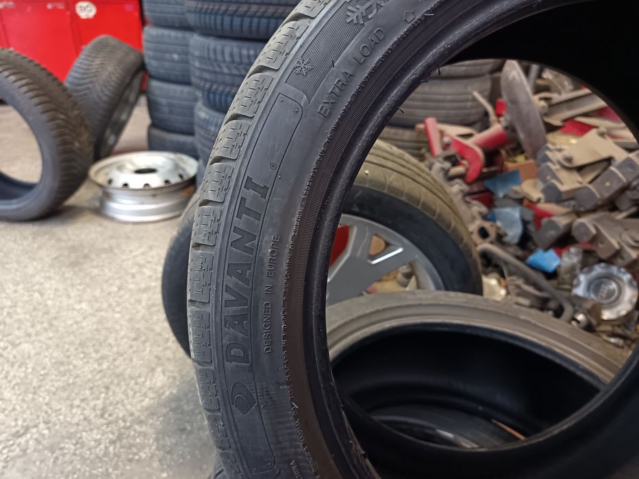 Гуми зимни 215/45 /17