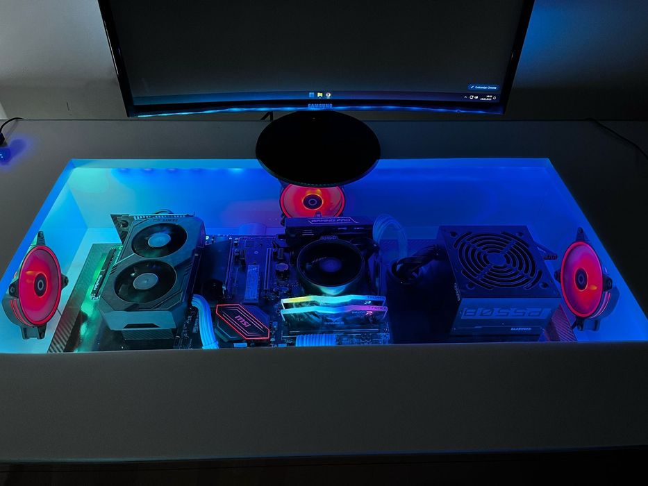 PC Gaming incorporat in birou (Custom build)
