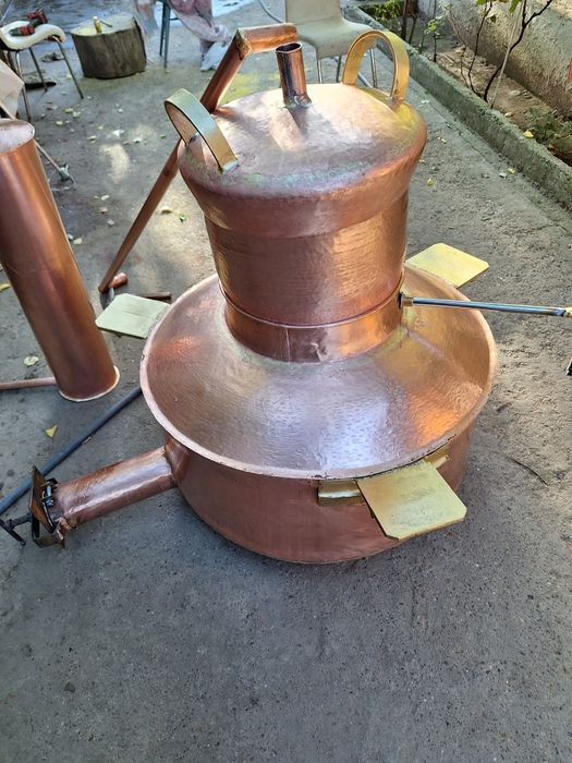 Vând cazan de făcut țuică cu capacitatea de 250litri