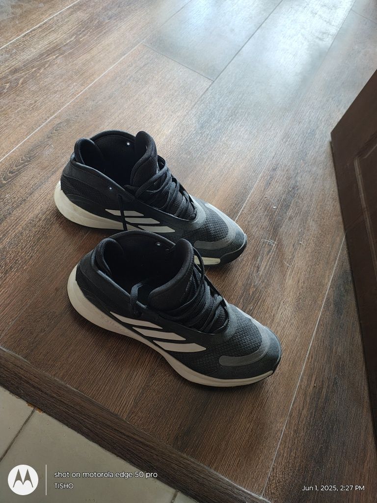 Продавам мъжки маратонки Adidas