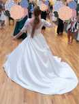 Rochie de mireasa stil printesa, impecabila