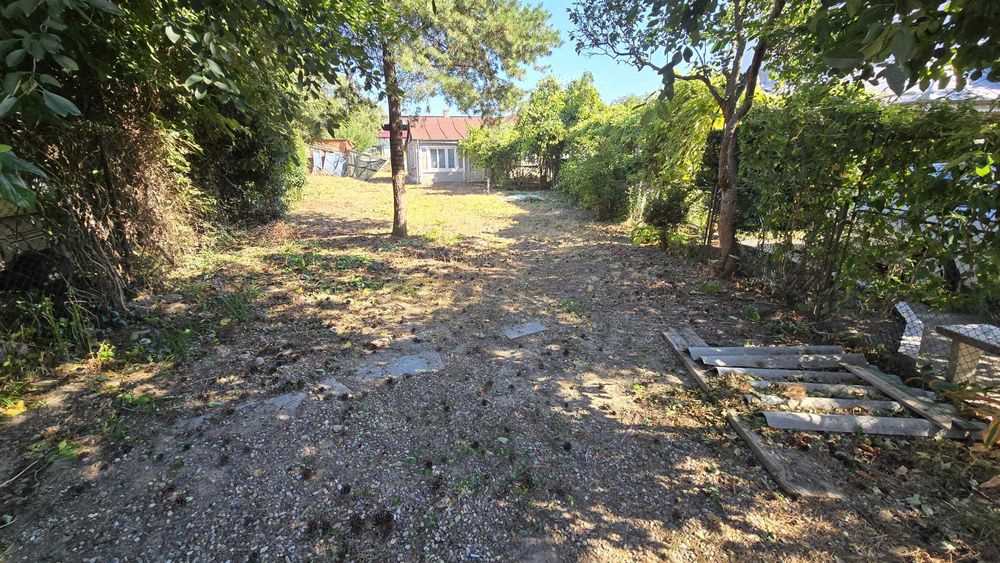 Teren in Focsani si casa batraneasca vand sau schimb