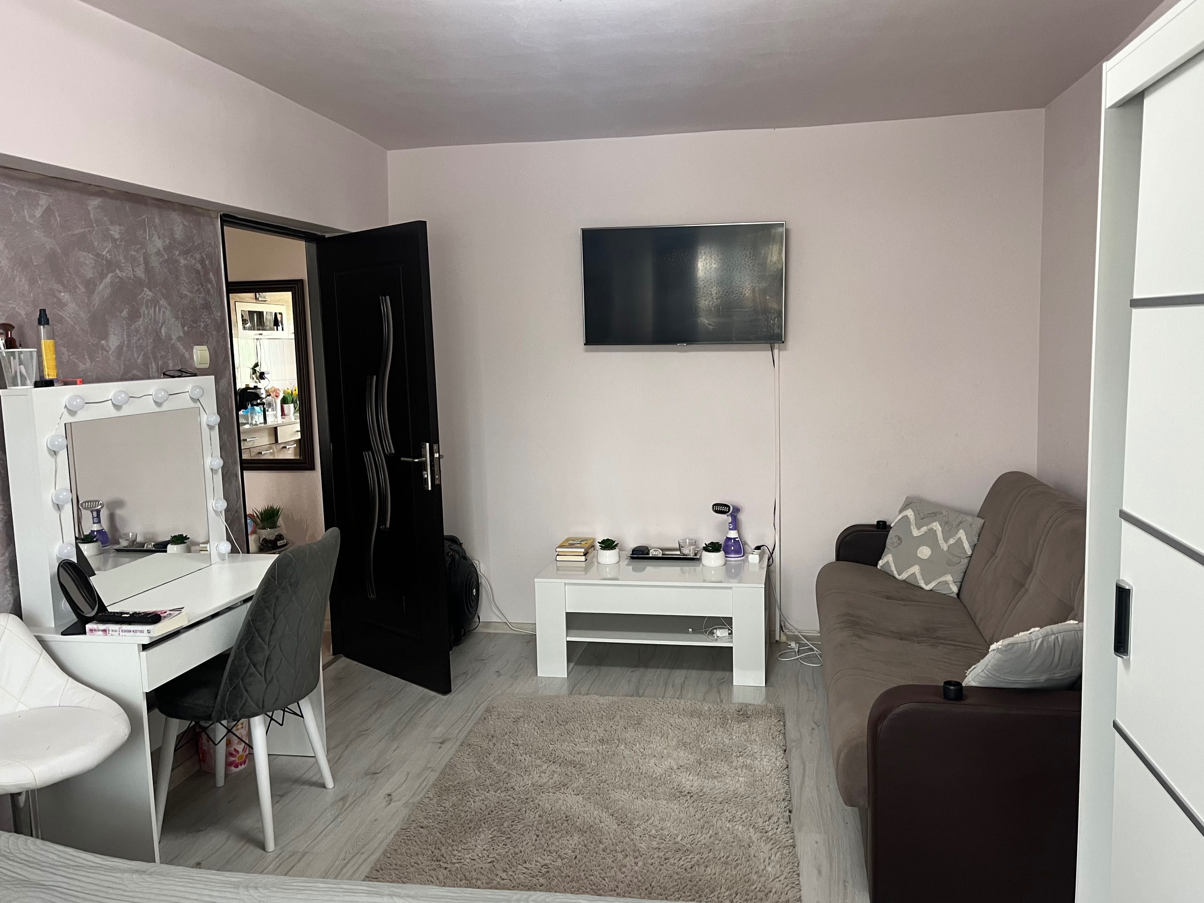 Vând apartament !Pret negociabil