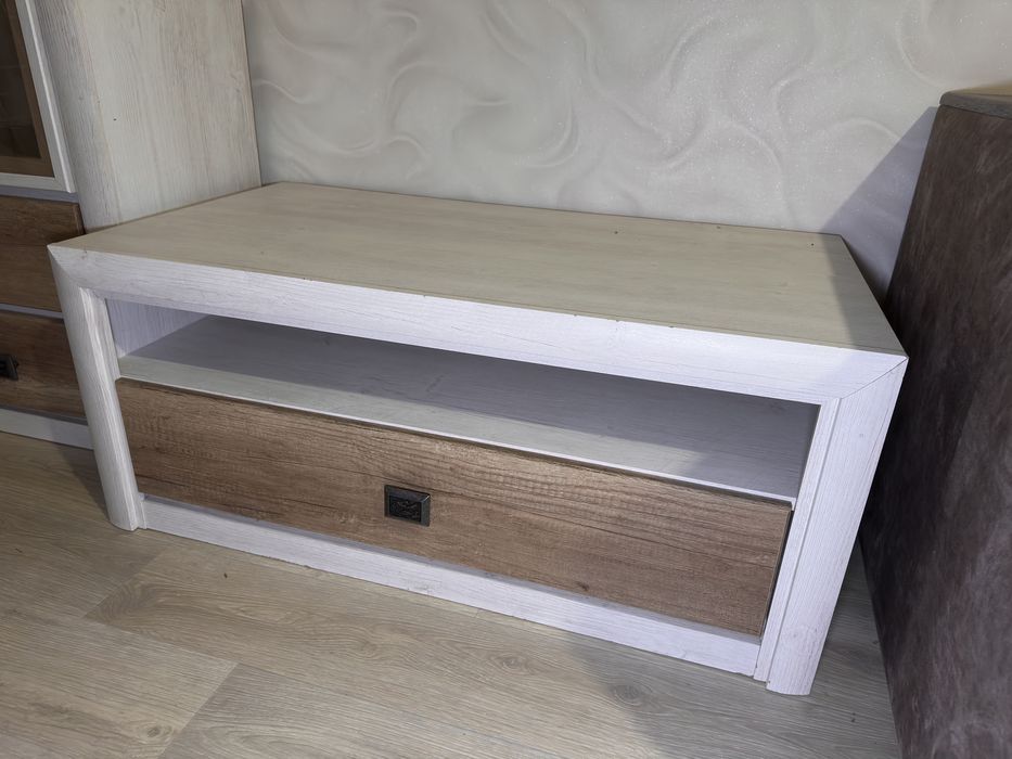 Напольная тумба под телевизор