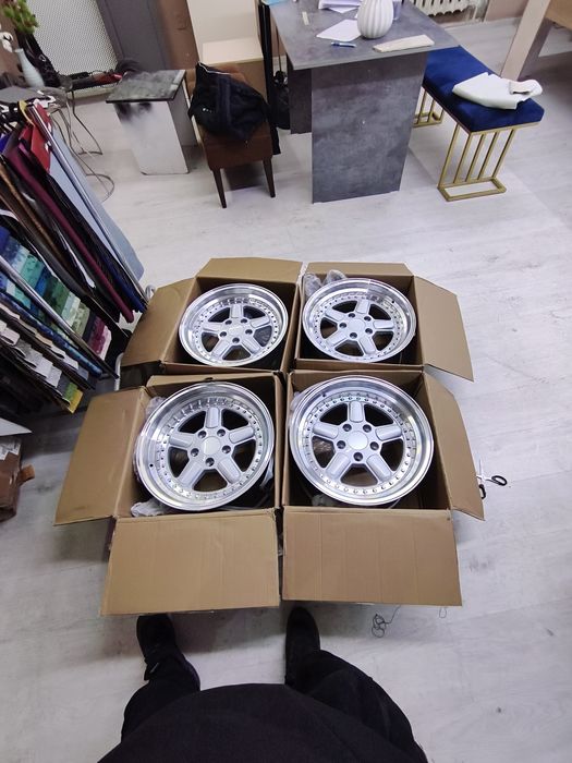 Продам диски для БМВ  шницер разношир