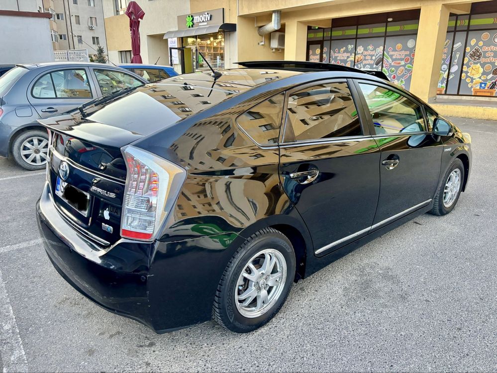 Toyota Prius 3  hibrid solar, nu ride sharing