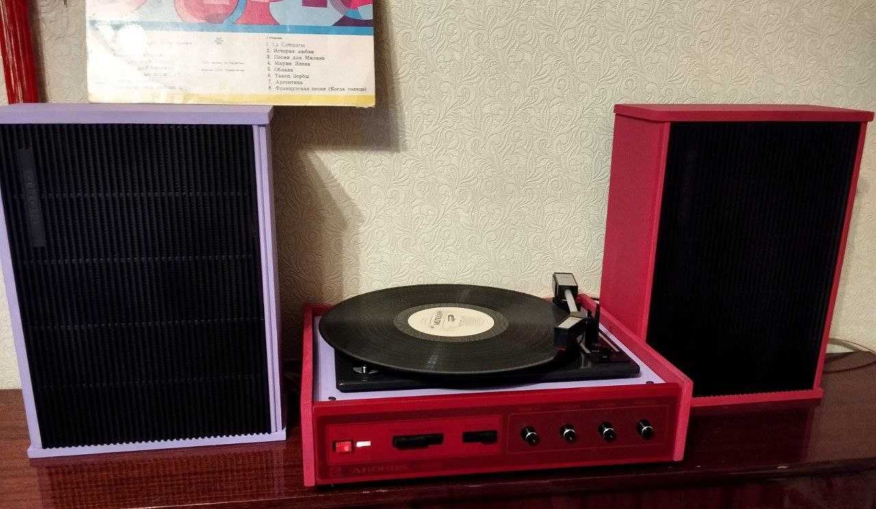 Проигрыватель  AKORDS STEREO