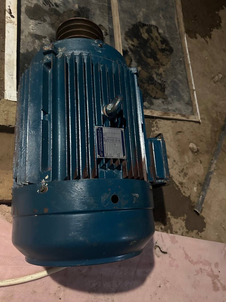 Elektrodvigatel 37kv 1500ob