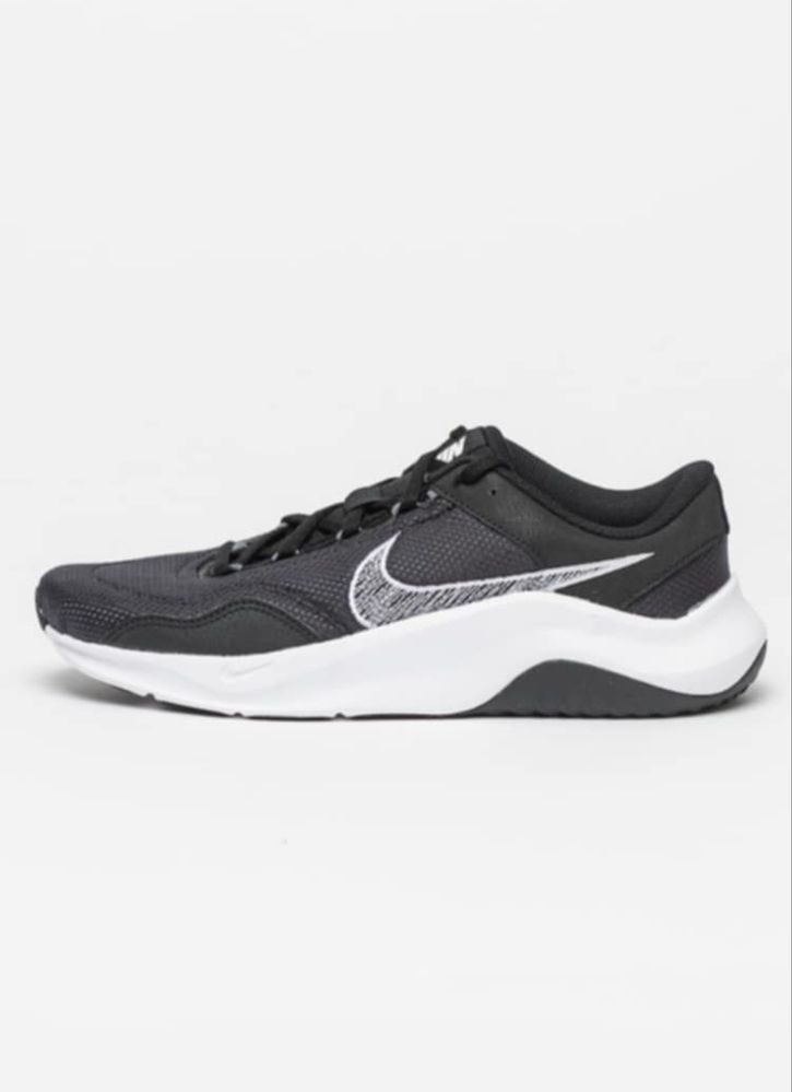 Маратонки Nike.