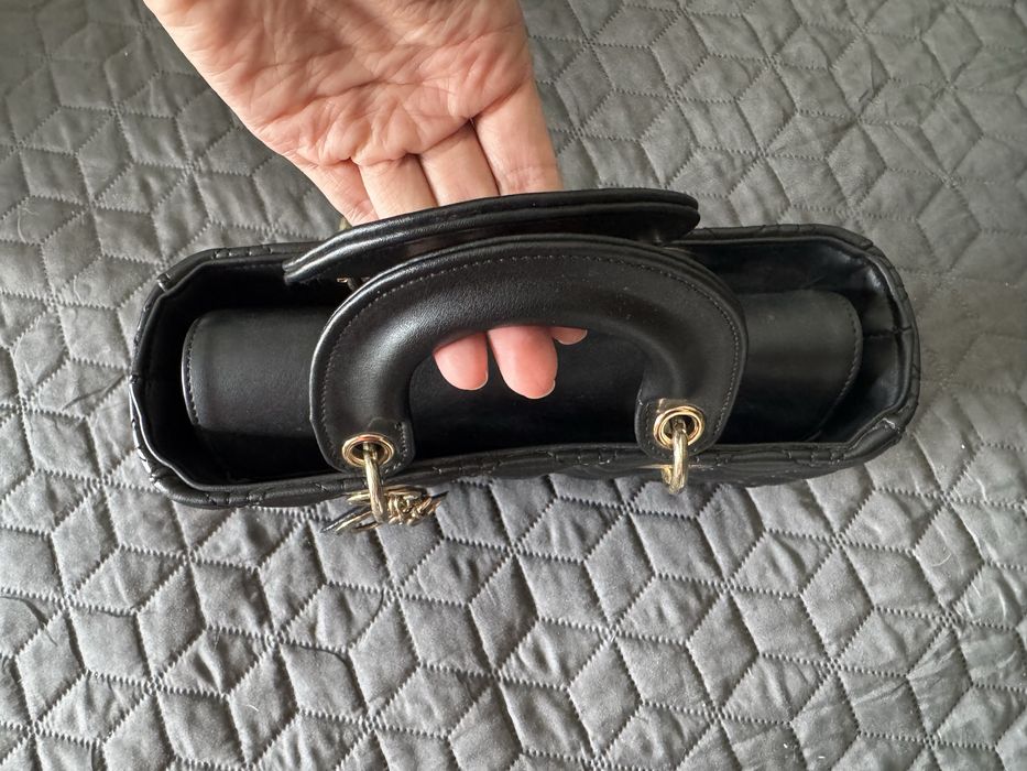 Дамска чанта в черен цвят