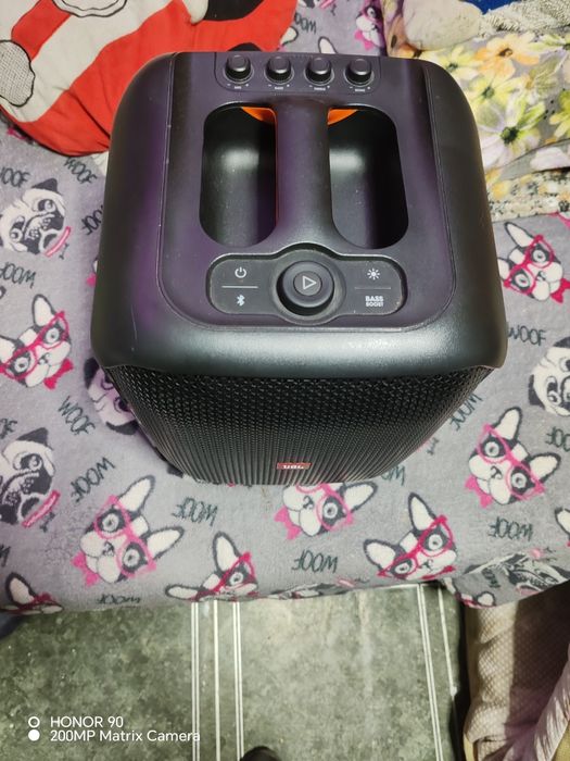 Vând boxa jb in stare buna