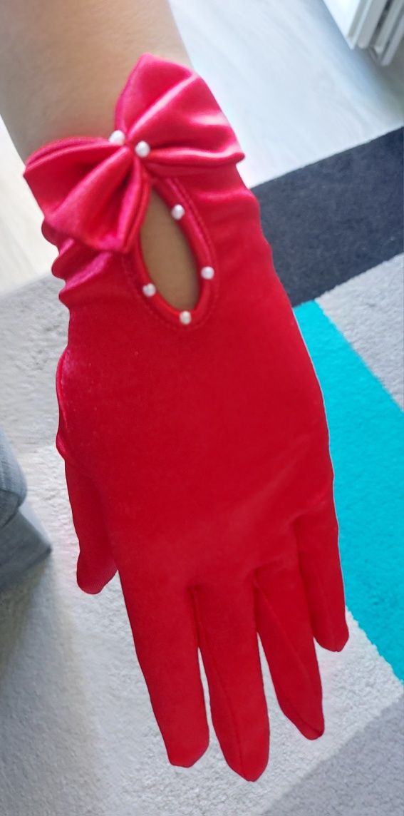 Къса рокля черно и червено+ подарък ръкавици