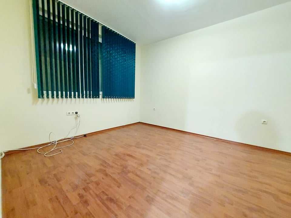 Дава се под наем Двустаен апартамент в Бургас, Изгрев - 55 кв.м за 102 € - Снимка #2