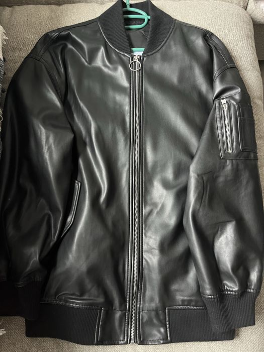 Чисто ново кожено мъжко яке; размер М-Л от Bershka